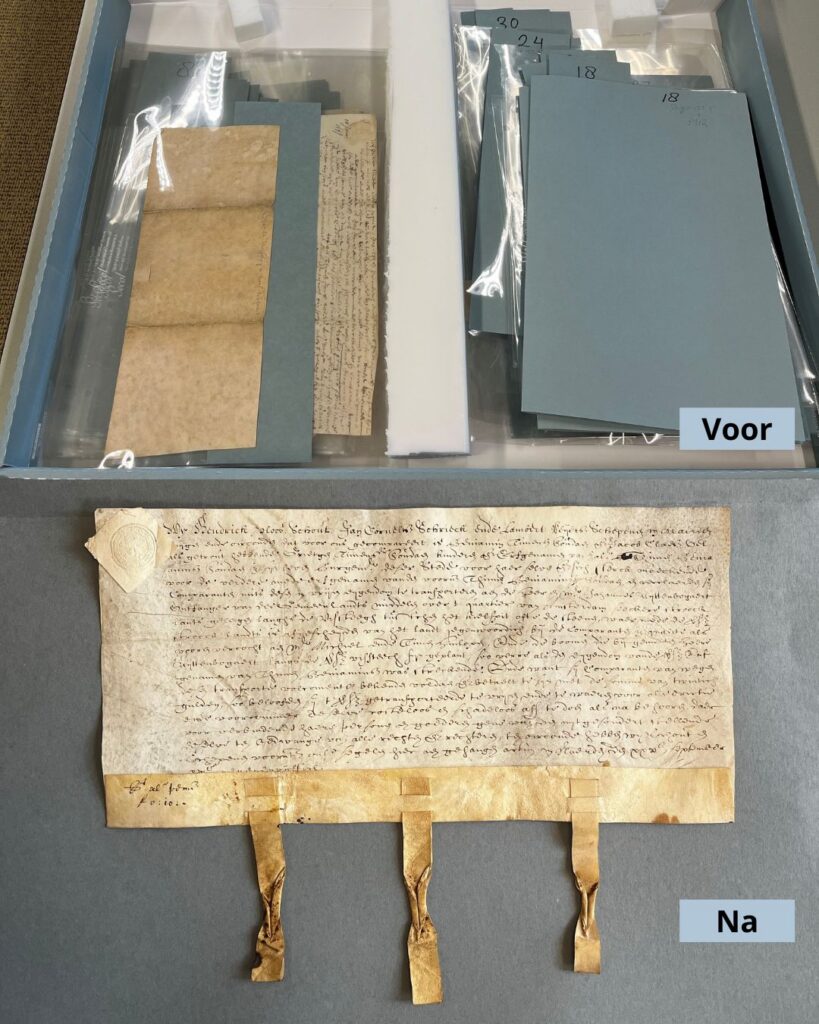 Opgedeelde foto waarin het bovenste deel bestaat uit opgevouwen charters voordat deze gerestaureerd zijn. Onderste deel van de foto bevat een gerestaureerde charter met drie stroken, zonder zegels.